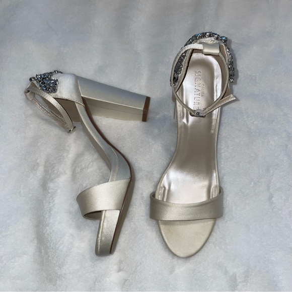 🔥 Crystal Embroidered Satin Platform Heel - Picture 4 of 8